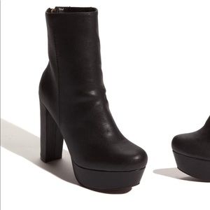 Steve Madden Desirred leather boots sz 5.5